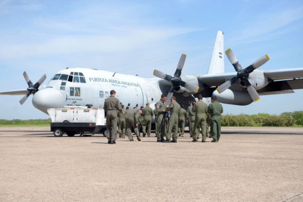 El "Hércules" partió este mediodía desde la Base Aérea situada en la localidad bonaerense de El Palomar y arribará mañana a Chipre.