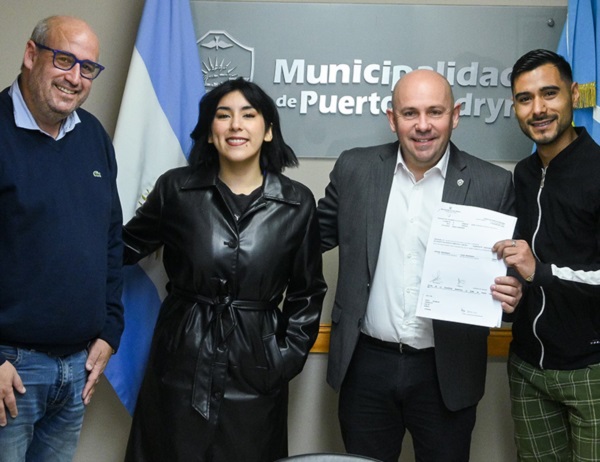Sastre recibió a integrantes del ballet e hizo entrega de los aportes.