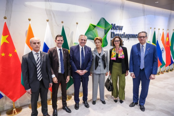 De izquierda a derecha Vitobello, Vaca Narvaja, Fernández, Rousseff, Todesca Bocco y Pesce.