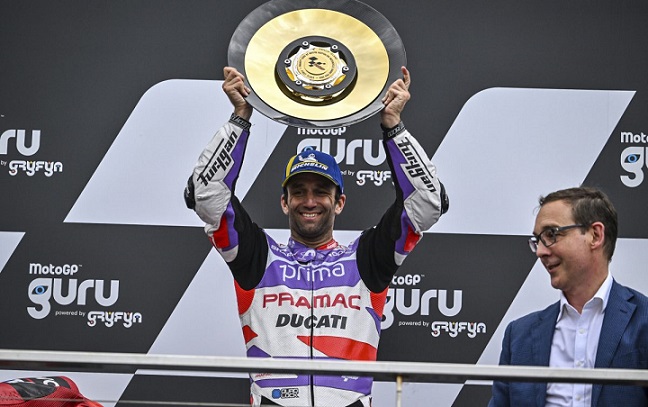 Zarco miró a sus compañeros de MotoGP al ganar: “Vi que se alegraban por mí”.