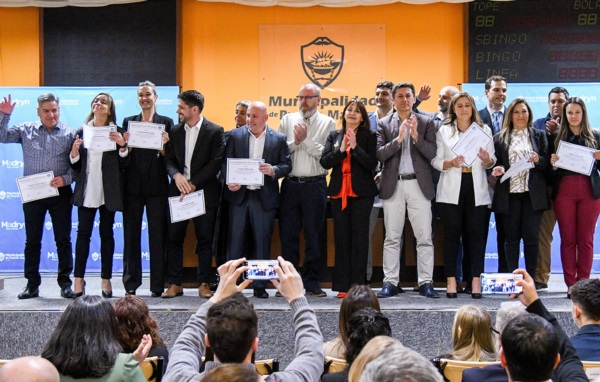 Ayer se concretó la ceremonia de entrega de diplomas. Gustavo Sastre fue proclamado intendente.