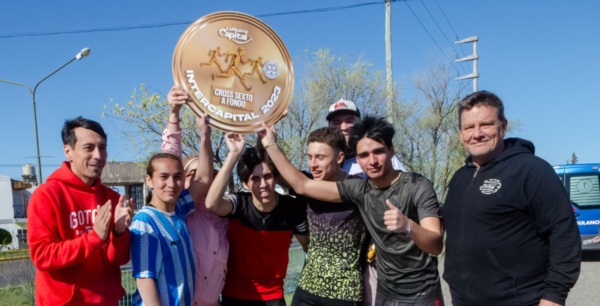 Estudiantes de 7° 3° de la Escuela 702 de Rawson fueron los ganadores de la “Cross Sexto a Fondo”.