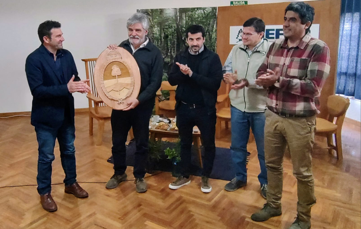 El ministro de Ciencia, Tecnología e Innovación de la Nación con funcionarios provinciales e investigadores.