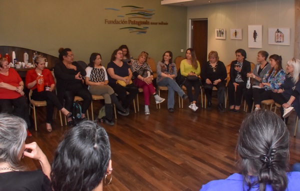 Ellas. La candidata de Unión por la Patria protagonizó un debate enriquecedor con mujeres en Trelew.