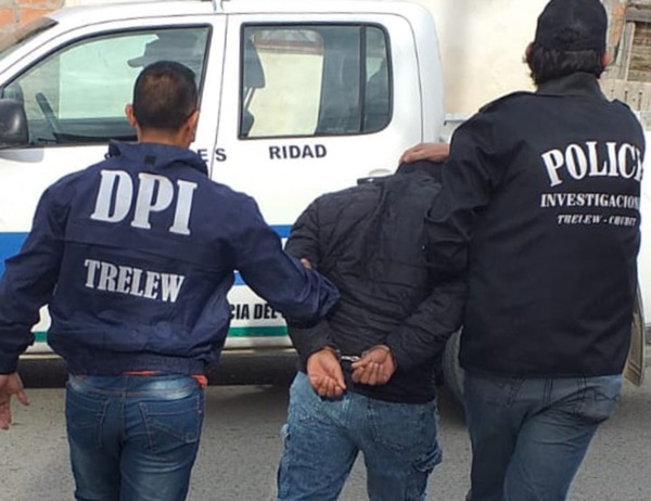 Adentro. La Brigada de Trelew durante la captura de Kevin Quiroga. 