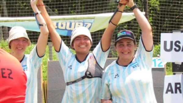 Claudia Carcacha (medio), de Madryn al Mundial de Eslovenia.