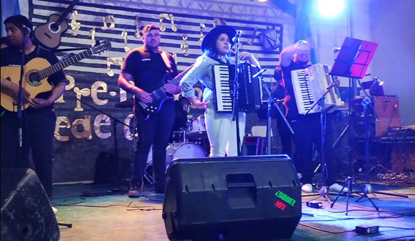 Los artistas locales pudieron mostrar sus cualidades musicales.
