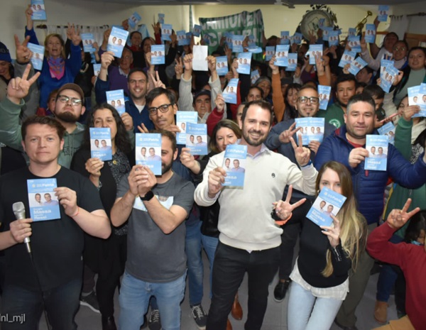 Afiliados, militantes y dirigentes mostraron su apoyo a Sergio Massa.