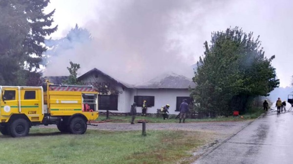 Daños importantísimos en un comercio fue el resultado de un incendio originado en Lago Futalaufquen.