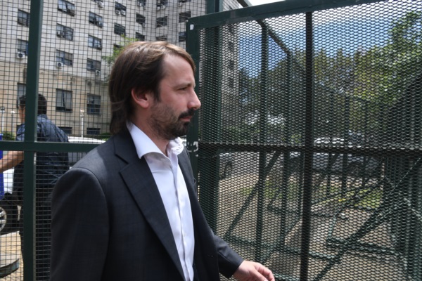 El abogado Santiago Viola al salir de declarar este viernes como testigo ante la fiscalía federal.