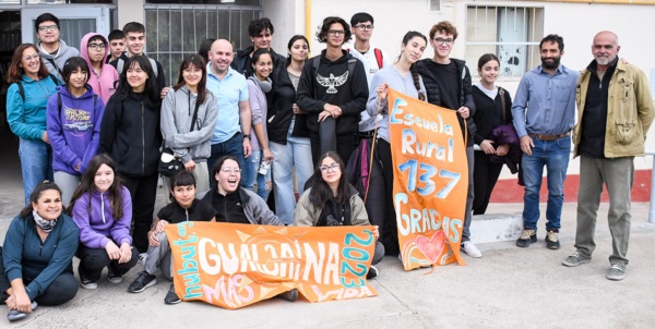 El intendente felicitó a estudiantes del Club Municipal de Ciencias que llevarán donaciones a Gualjaina.
