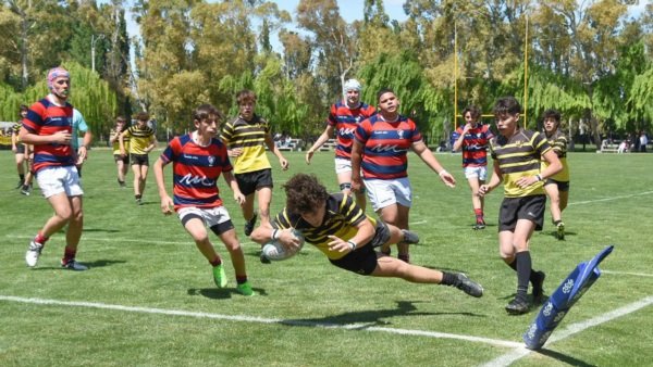 Volando al try. (Foto: Norman Evans/Jornada).