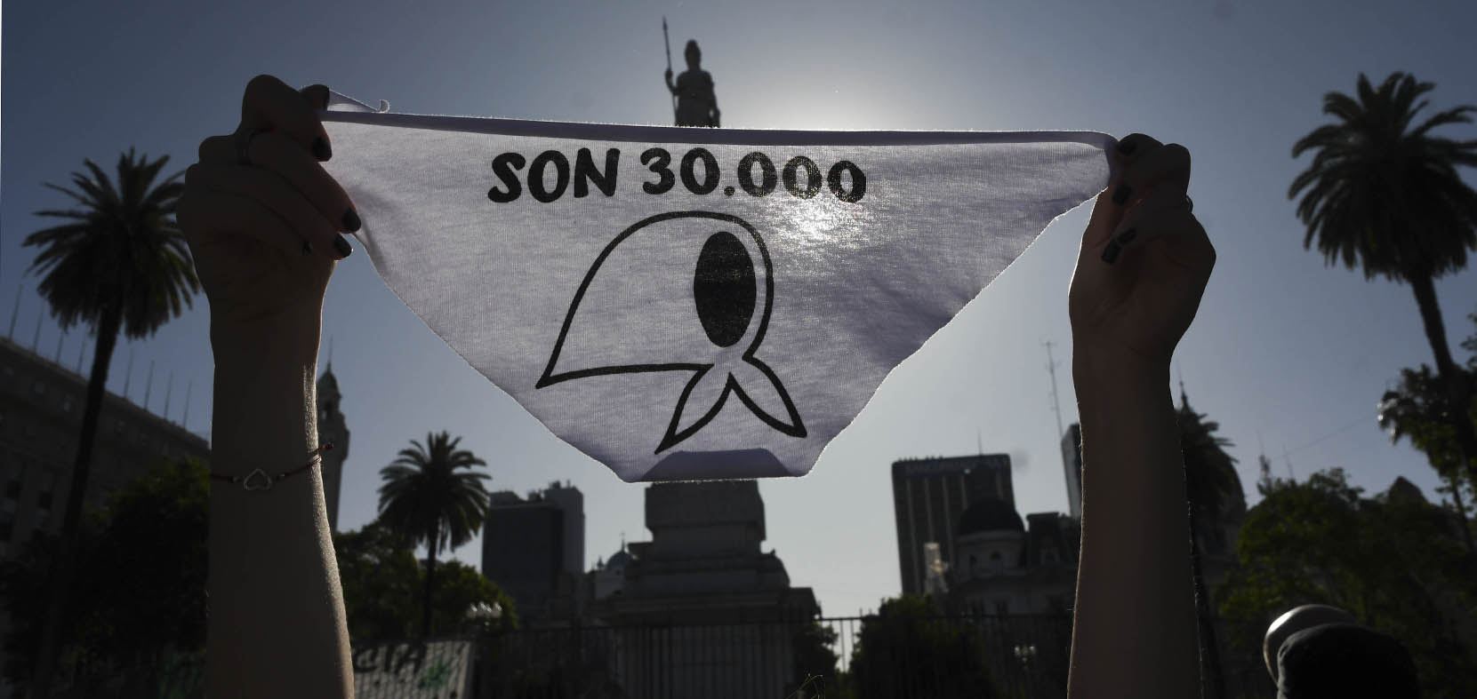 Fueron 30 mil. Ninguna elección ni libertad de expresión puede osar rediscutir las verdades que la democracia ya saldó hace tiempo.