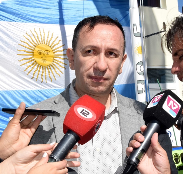 El intendente Adrián Maderna este lunes en un acto de la UOCRA. Foto: Norman Evans