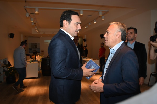 El mandatario correntino Gustavo Valdés junto a Alfredo Cornejo (Mendoza).