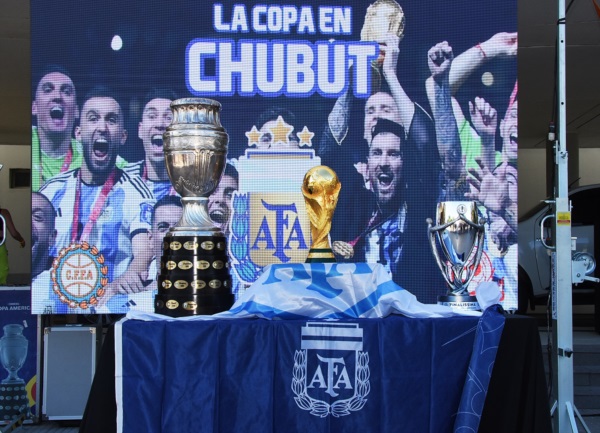 Las tres copas. Foto: Norman Evans. 