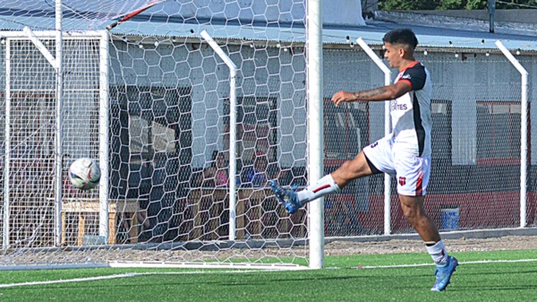 Martín Rodríguez, el goleador de la tarde con dos tantos. Foto: Alberto Evans.