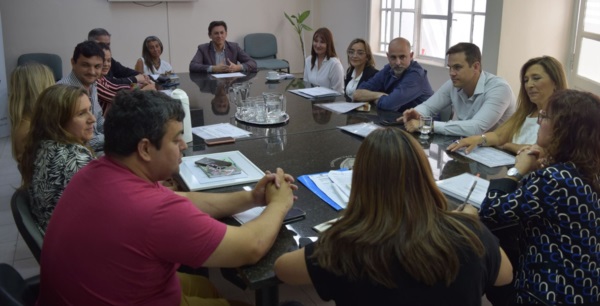 La reunión preparatoria es el paso previo al  acto de la jura de las personas que se sumarán al Concejo.