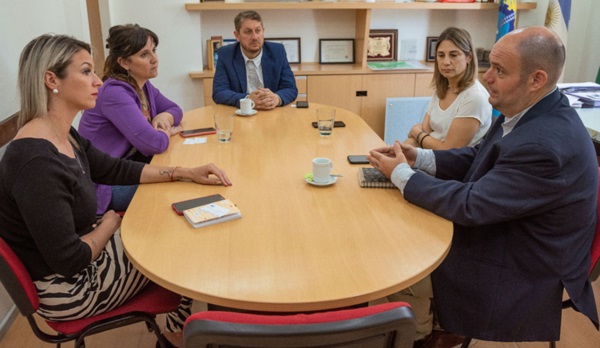 Encuentro con la participación de autoridades de la Municipalidad. 