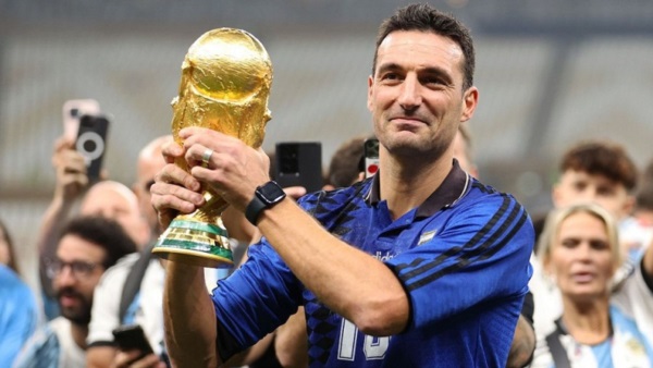 Lionel Scaloni decidió ir al sorteo de la Copa América para acompañar a la delegación argentina.