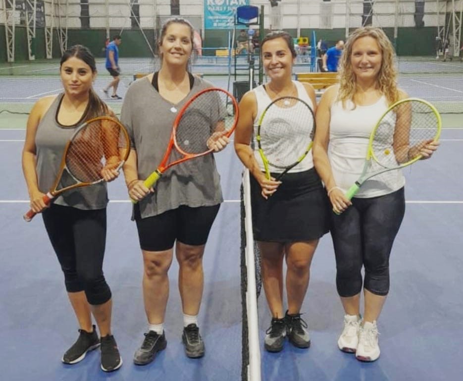 Daiana Echegoy y Rocío Niembro, campeonas al vencer en la final de Cuarta damas a Anabel Puntel y Berenice Rossi.