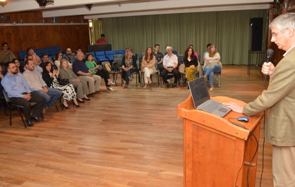 Sergio Ongarato presentó el balance de gestión en el Centro Cultural Melipal, con presencia de su Gabinete.