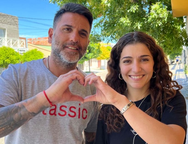 La precandidata a concejala junto a Pablo Mamet, titular del partido. 