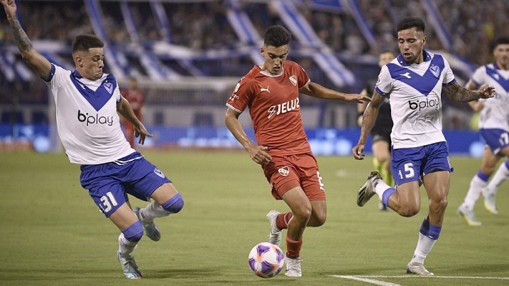 Un pálido Independiente empató en Liniers. En nInigún momento del partido supo cómo llegarle a Vélez.