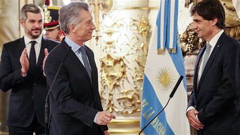 Hernán Lacunza asumió en Economía en reemplazo de Dujovne; Marcos Peña lo aplaudía.