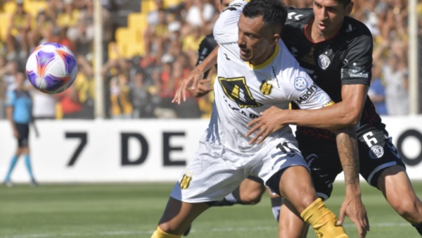 Madryn igualó con Chacarita en su debut en el torneo.