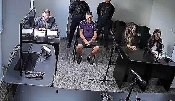 Carlos González seguirá en prisión hasta la audiencia preliminar.