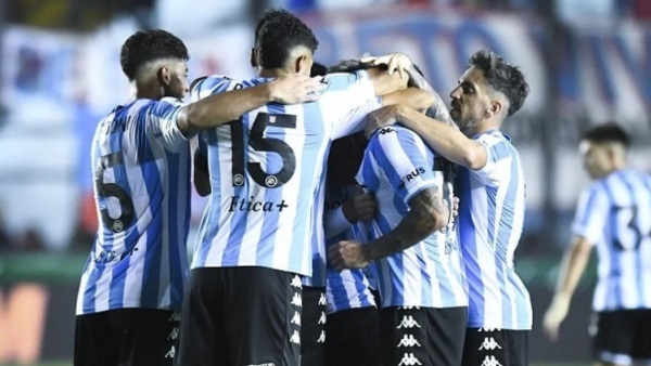 En un partido con imprecisiones, Racing sacó ventaja con 2 tiros libres bárbaros.