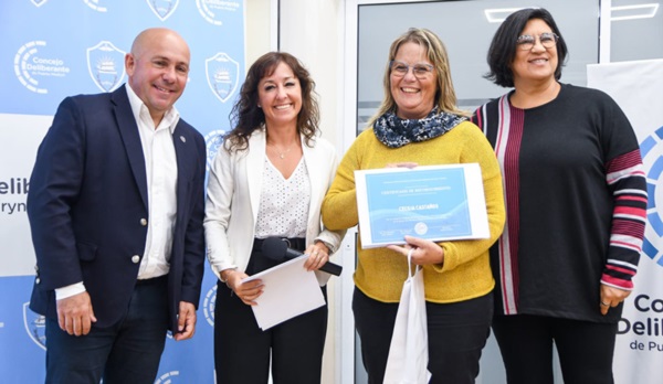 Cecilia Castaños, distinguida por generar nuevos conocimientos.