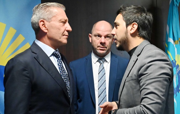 Arcioni, Sandilo y Coliñir, el viernes pasado, artífices del cierre del Frente de Todos en Trelew.