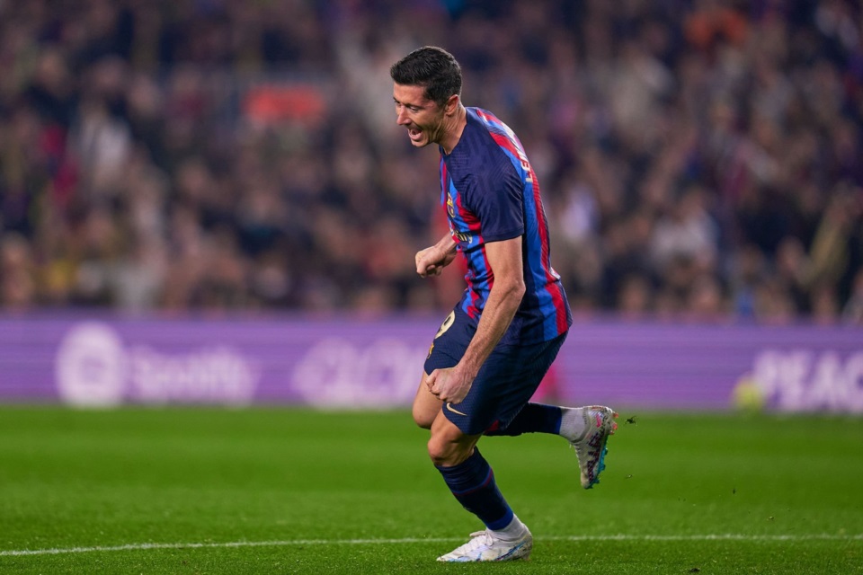 Lewandowski volvió a marcar y es el goleador de LaLiga con 15 tantos.