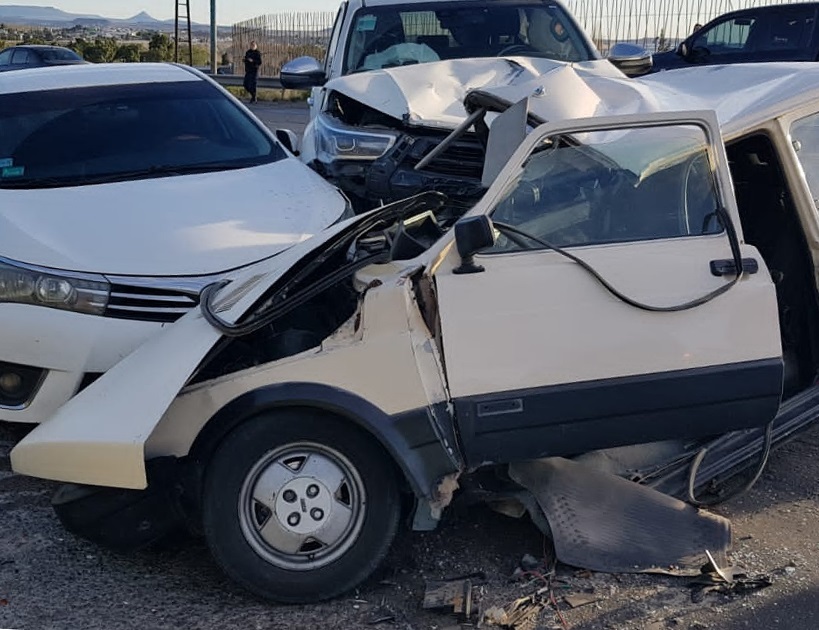 El automóvil Fiat 147 muestra el fuerte impacto que se llevó una vida.