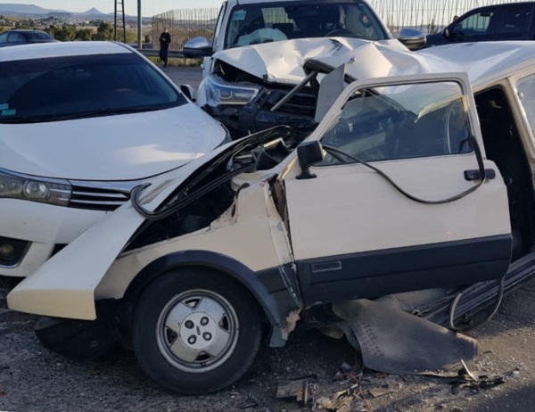 El automóvil Fiat 147 muestra el fuerte impacto que se llevó una vida.