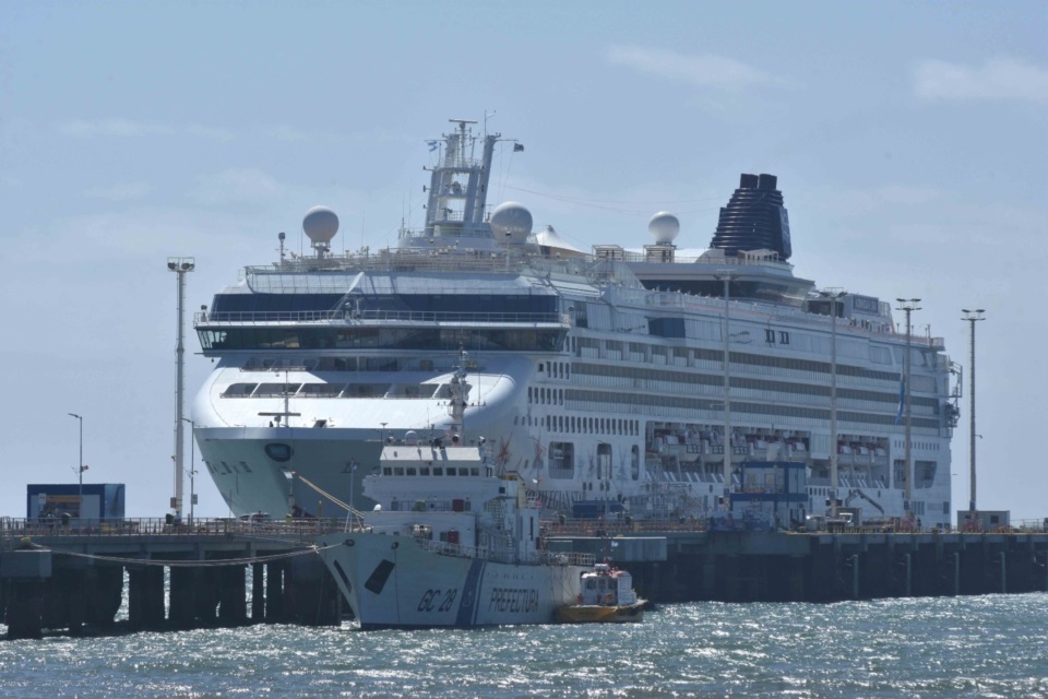 El "Norwegian Star" atracado en Puerto Madryn, a fines de enero. (foto JJ Focatis).