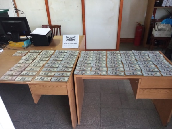 El dinero en moneda extranjera secuestrado a un camionero