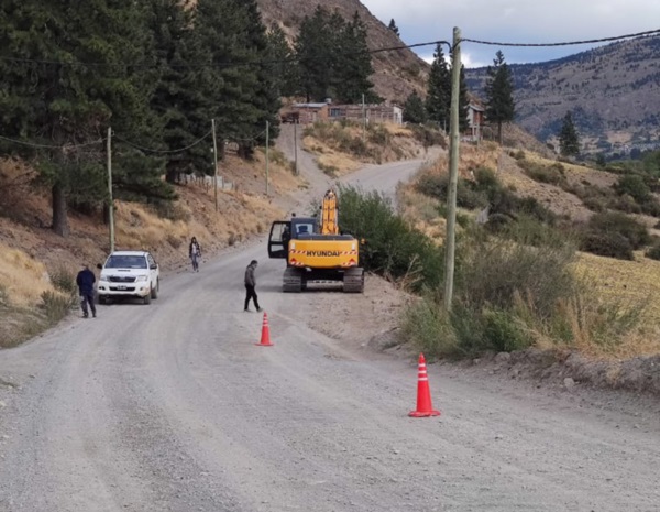 Enseñan el camino de acceso a “Valle Chico” y llevan electricidad