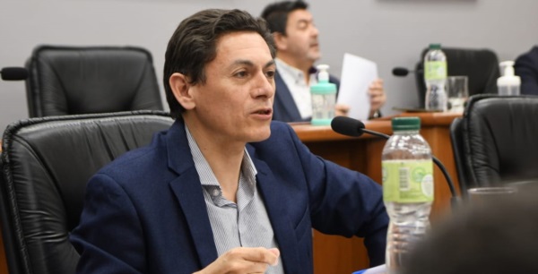 Petroli, concejal oficialista, dijo que el tema de aumento de tarifas sigue en análisis por todos los bloques.