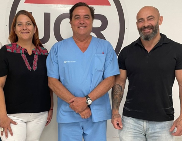 El médico Álvaro Polini junto a Federico Massoni. Lo acompañará.