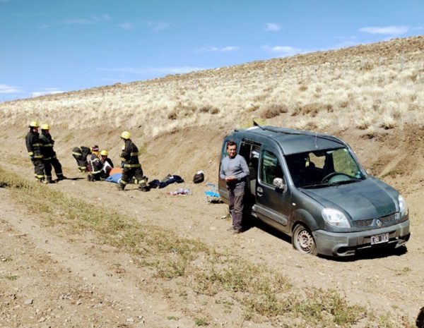 El rodado siniestrado presentaba abolladoras en su sector trasero.