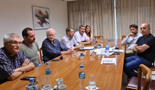 Dirigentes de la UCR , PRO y Polo Social rubricaron la conformación de la alianza JxC para las venideras elecciones municipales en Trelew.