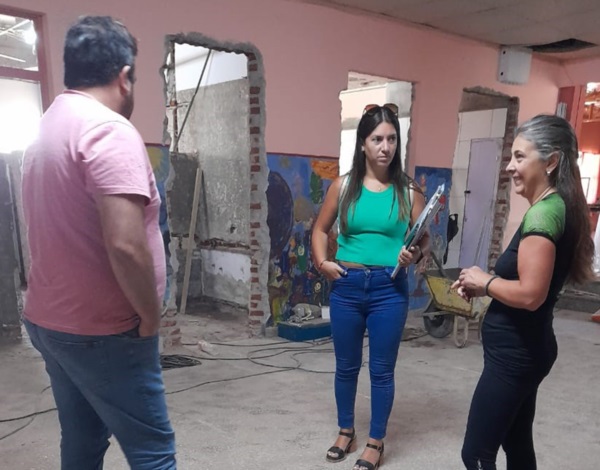 Funcionarios. Las obras avanzan mientras se acerca el 27 de febrero para el inicio de las clases en Chubut. 