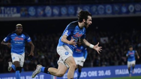 Kvaratskhelia marcó el primero. El georgiano revelación tiene el apodo de Kvaradona.