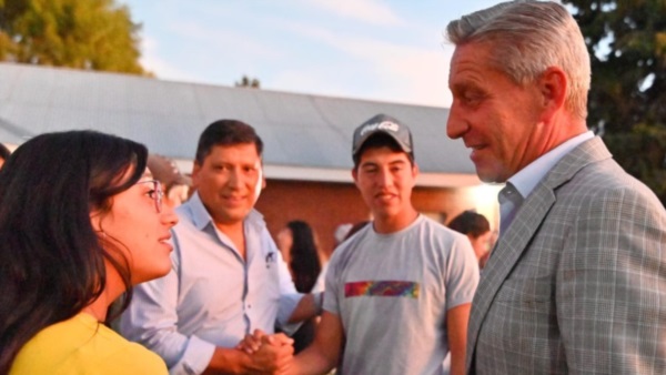 El Gobernador le dio una charla a jóvenes de toda la provincia que partieron a Chapadmalal.