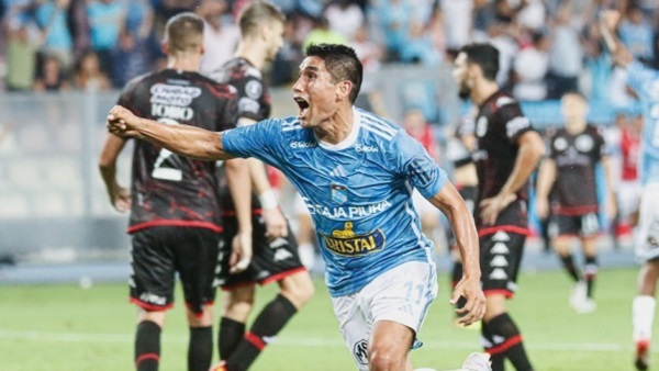 Irven Ávila, en la última bola de la serie, le da la clasificación a Sporting Cristal. Huracán queda eliminado de la Copa Libertadores y jugará la Sudamericana.