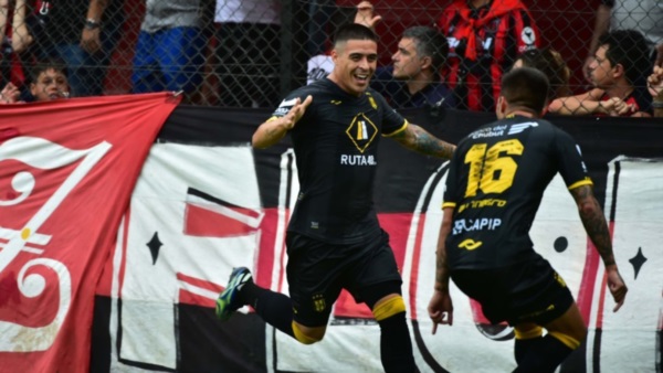 Brian Fernández, con los colores de Deportivo Madryn. Foto: Maxi Jonas.