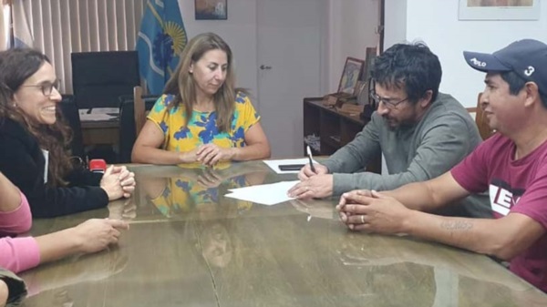 Rúbrica. Una postal del acuerdo final del Ejecutivo con el SOEME.